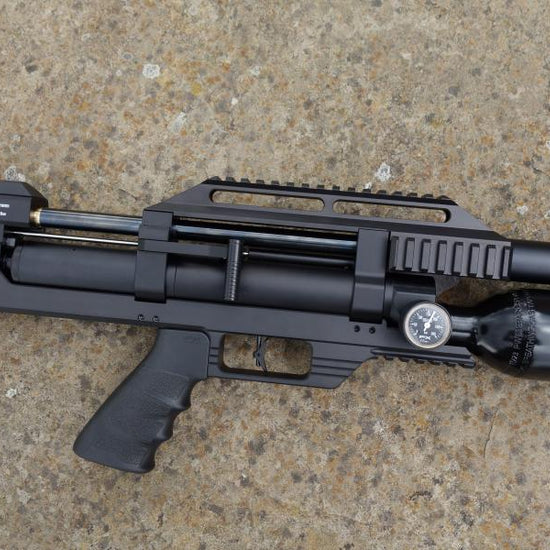 FX Maverick Black VP hunting rifle with gas cylinder, gauge, dual regulators, high-capacity magazine, and Picatinny rail for enhanced performance and accessories.