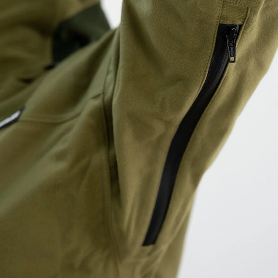 Swazi Kagoule Anorak | Quiet Waterproof Hunting Jacket featuring a close-up of the durable YKK® zipper on the green jacket.