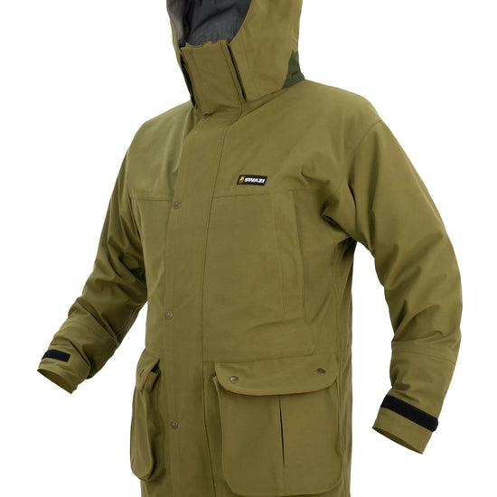 Swazi Wapiti XP Men's Hunting Jacket, featuring a hood, hand warmer pockets, and a 2-way YKK zip, ideal for rugged outdoor conditions.